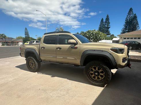 2017 Toyota Tacoma  Off road  4x4 (not trd pro)